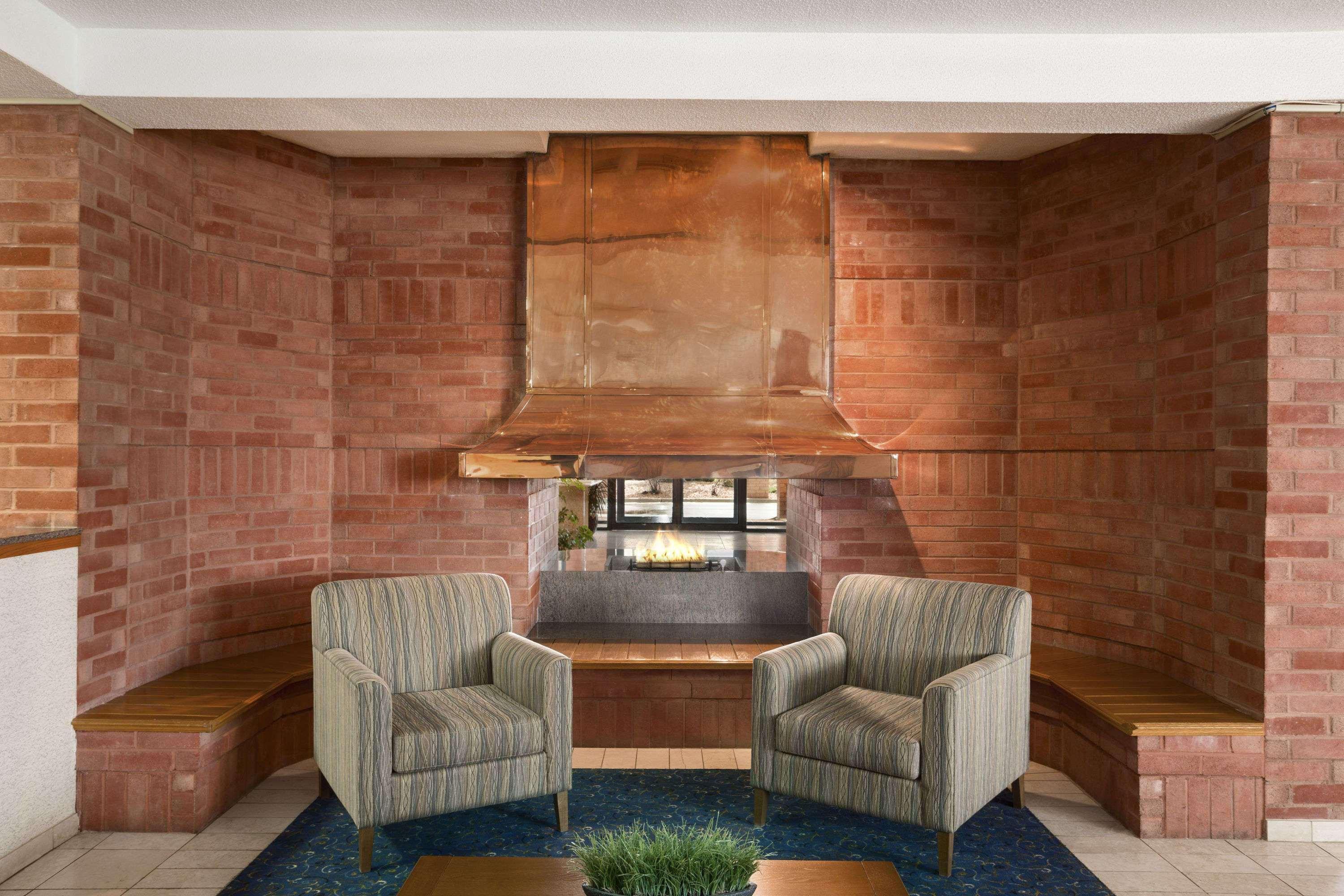 Travelodge By Wyndham Chatham Exteriér fotografie