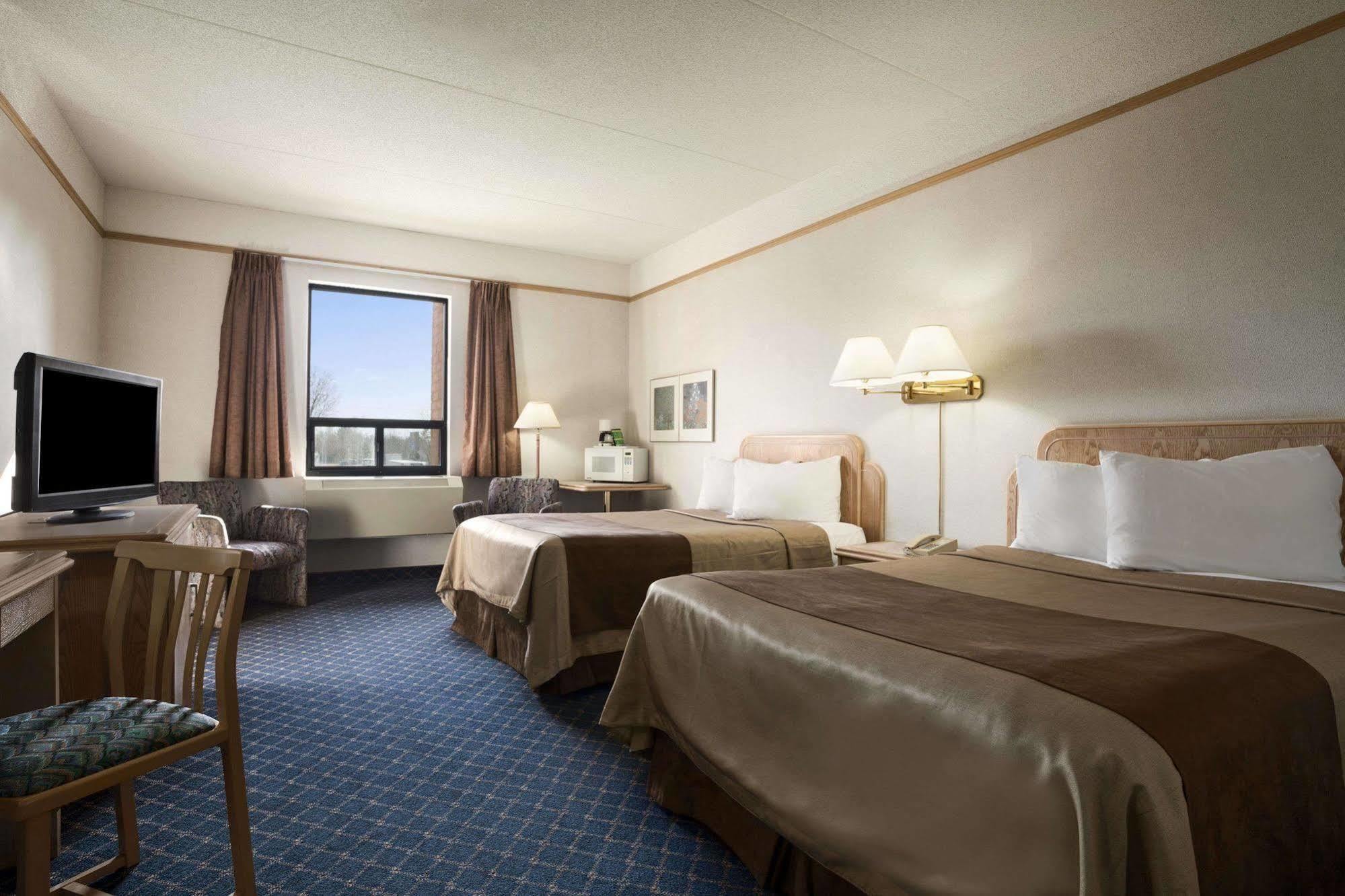 Travelodge By Wyndham Chatham Exteriér fotografie
