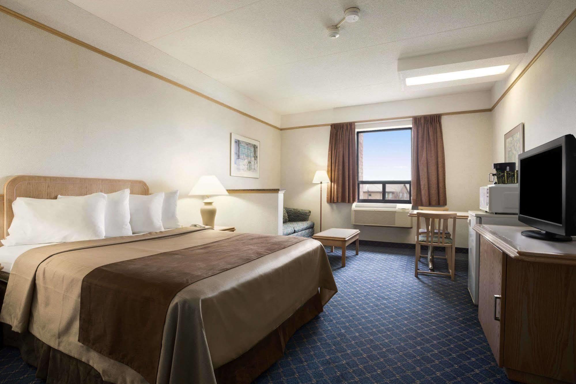 Travelodge By Wyndham Chatham Exteriér fotografie